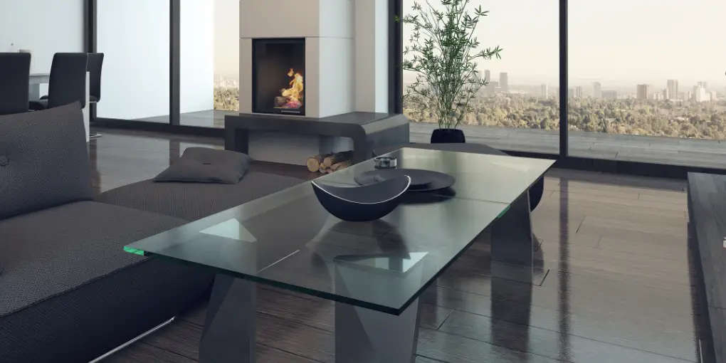 Modernes Wohnzimmer mit Glas-Couchtisch und großen Fenstern – Link zu den Pflegeanweisungen